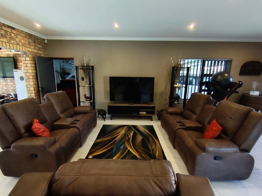 3 Bedroom Property for Sale in Wavecrest Eastern Cape